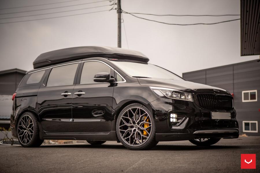  Kia Carnival on Vossen Wheels (HF-2) 2019 года  (фото 1 из 9)